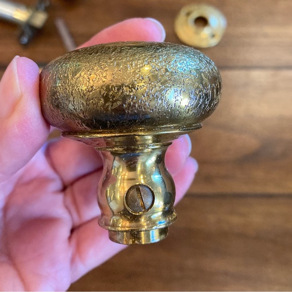 Vintage 1940s Dexter Etched Brass Latch Set 121 A 121 NOS - Picture 4 of 11